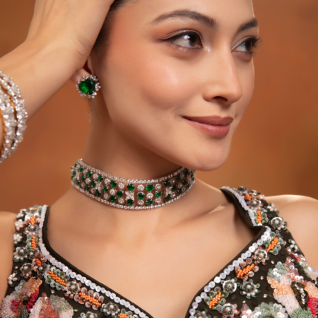 A collar of hearts  choker